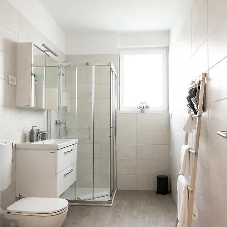 Hisa Bianca Apartment *